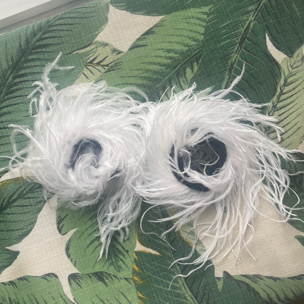 White ostrich feather cuff NWOT - ONE SET